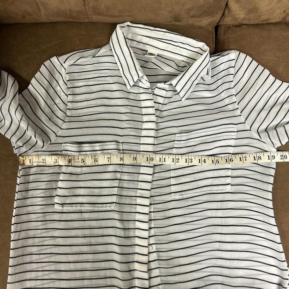 Old Navy Sheer Blue and white striped button up blouse with pockets size M - Picture 5 of 7